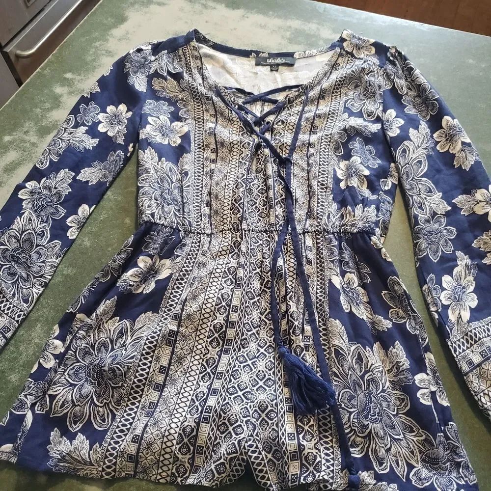 Lulu's blue&white floral romper sz XS